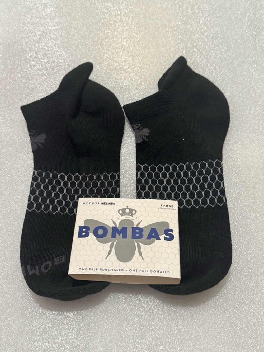 2 PAIR Bombas Black Low-Cut Athletic Socks with Gray Honeycomb Band